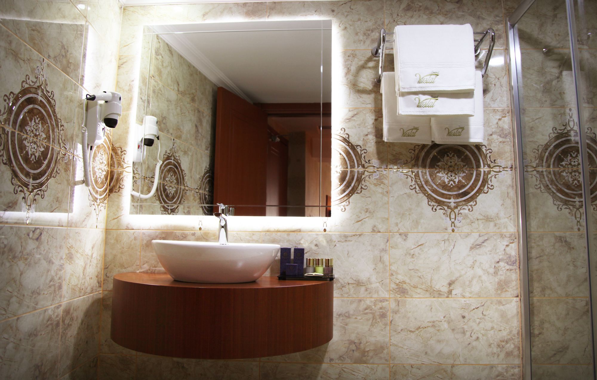 Grand Vuslat Hotell Trabzon Exteriör bild